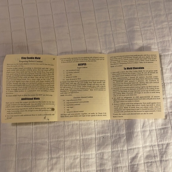 Pampered chef heart clay cookie mold come to the table recipes & instructions - Picture 5 of 7